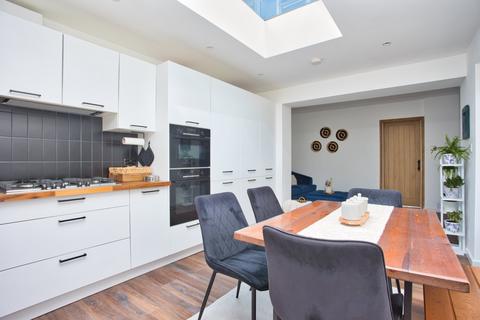 2 bedroom end of terrace house for sale, Dallas Brett Crescent, Folkestone, CT19