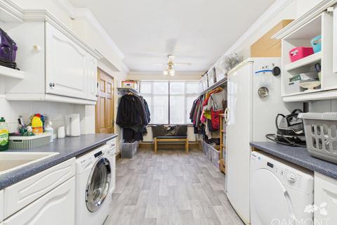 92 Upper Rainham Road, Hornchurch, RM12 4BZ