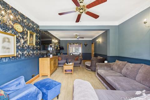 92 Upper Rainham Road, Hornchurch, RM12 4BZ