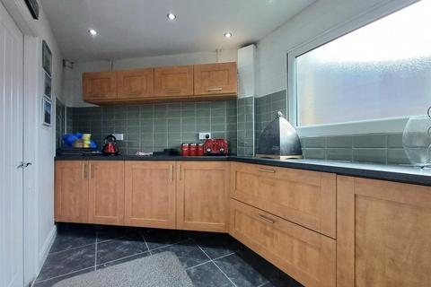 3 bedroom semi-detached house to rent, Austen Drive, Bramley, Rotherham