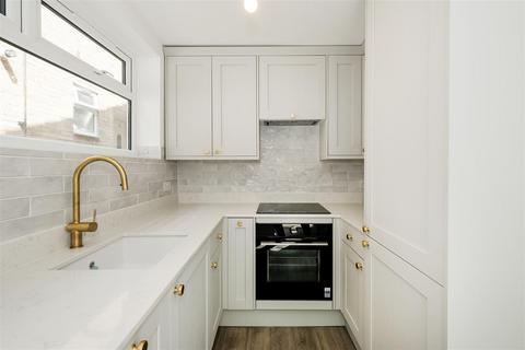 21 The Cedars, Buckhurst Hill, IG9 5TS