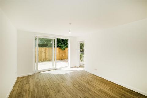 21 The Cedars, Buckhurst Hill, IG9 5TS