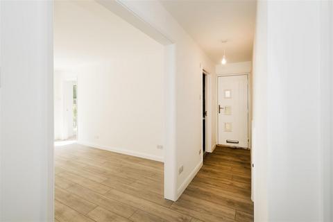 21 The Cedars, Buckhurst Hill, IG9 5TS