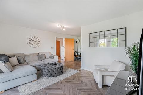 2 bedroom apartment for sale, Shingly Place, Chingford