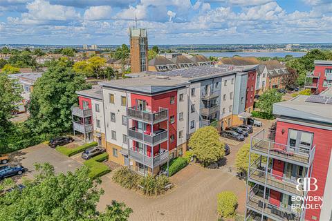 2 bedroom apartment for sale, Shingly Place, Chingford