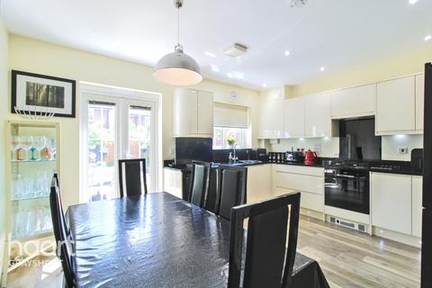 6 Elder Crescent, Lindford, Bordon, GU35 0RF