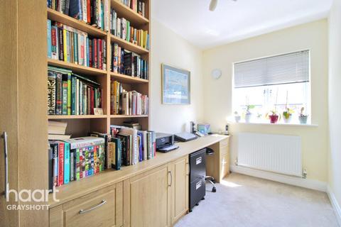 6 Elder Crescent, Lindford, Bordon, GU35 0RF