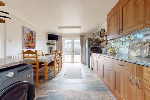 6 Copperfield Close, Kennington, Ashford, TN24 9RJ