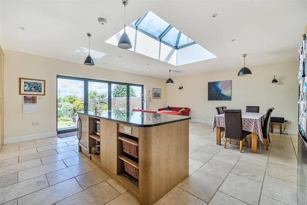 Kitchen/Dining Room,