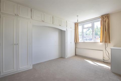71 Linden Way, Ripley, Woking, GU23 6LP