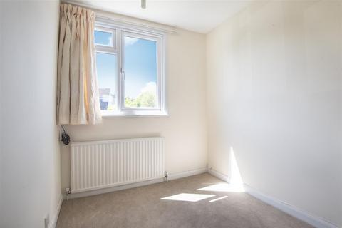 71 Linden Way, Ripley, Woking, GU23 6LP