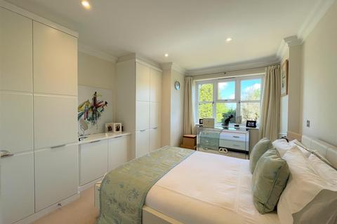 2 bedroom flat for sale, The Avenue, Tadworth