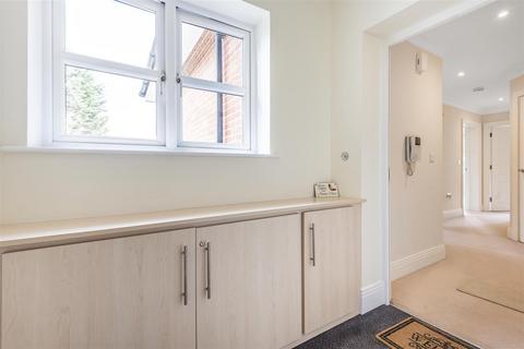 2 bedroom flat for sale, The Avenue, Tadworth