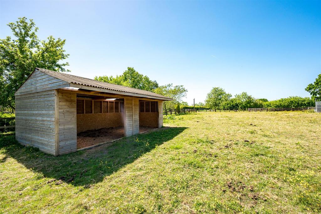 Field shelter