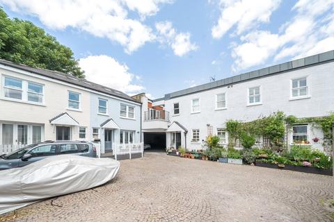Giggs Hill Road, Thames Ditton, KT7