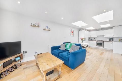 2 bedroom flat for sale, Giggs Hill Road, Thames Ditton, KT7
