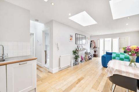 2 bedroom flat for sale, Giggs Hill Road, Thames Ditton, KT7
