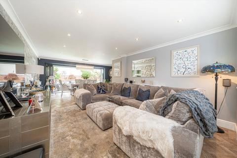 undefined, Millwood Road, Hounslow TW3