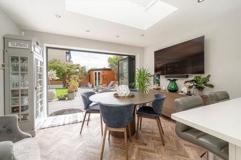 undefined, Millwood Road, Hounslow TW3