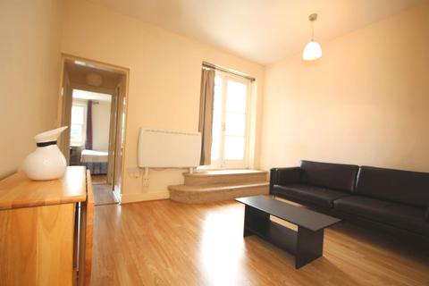 2 bedroom flat to rent, Ewell Road, Surbiton KT6