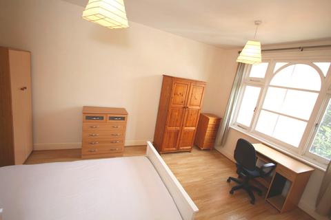 2 bedroom flat to rent, Ewell Road, Surbiton KT6