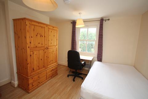 2 bedroom flat to rent, Ewell Road, Surbiton KT6