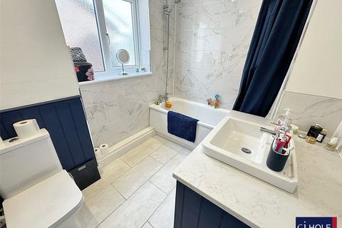 10 Tribune Place, Abbeymead, Gloucester, GL4 5UZ