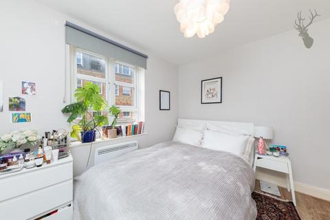 18 Fuller Close, London, E2 6DX