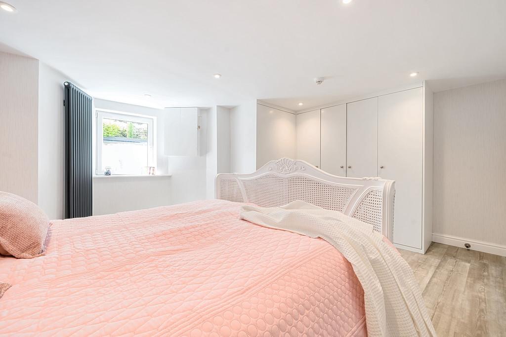 Owners accomodaton - Bedroom 1 - Lower ground floo