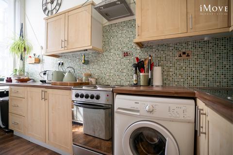 Flat 2, 27 Woodland Road, London, SE19 1NS