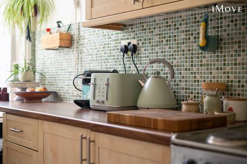 Flat 2, 27 Woodland Road, London, SE19 1NS