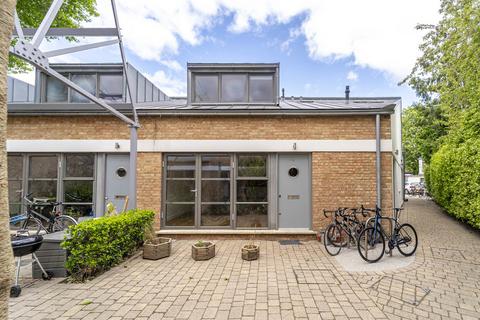 2 bedroom terraced house for sale, Buckingham Road, De Beauvoir, London, N1