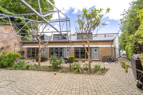 2 bedroom terraced house for sale, Buckingham Road, De Beauvoir, London, N1