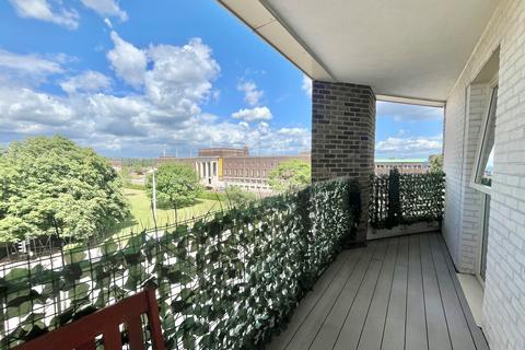 2 bedroom apartment for sale, Rainham Road North, Dagenham