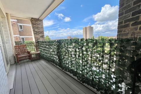 2 bedroom apartment for sale, Rainham Road North, Dagenham