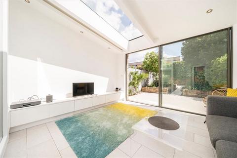 4 Reynolds Place, London, SE3 8SX