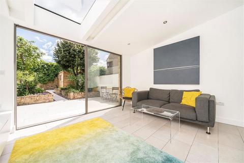 4 Reynolds Place, London, SE3 8SX