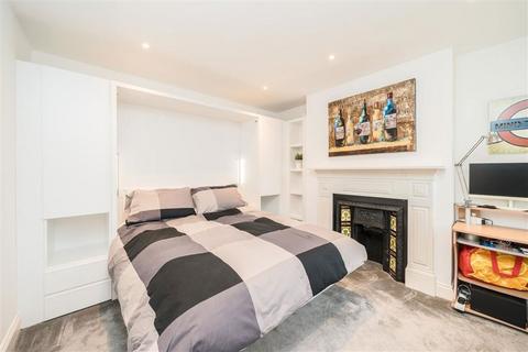 3 bedroom flat for sale, Hazelbourne Road, London SW12