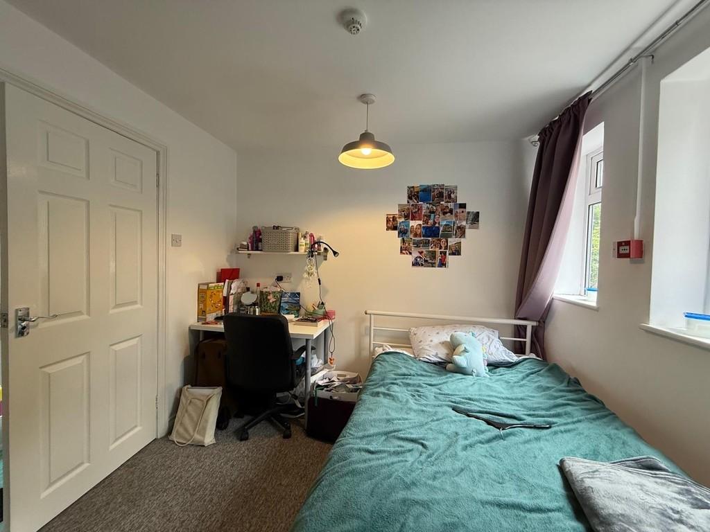 101 poprtland street ground floor bed