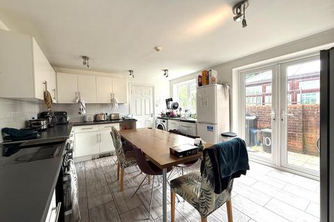 6 bedroom terraced house for sale