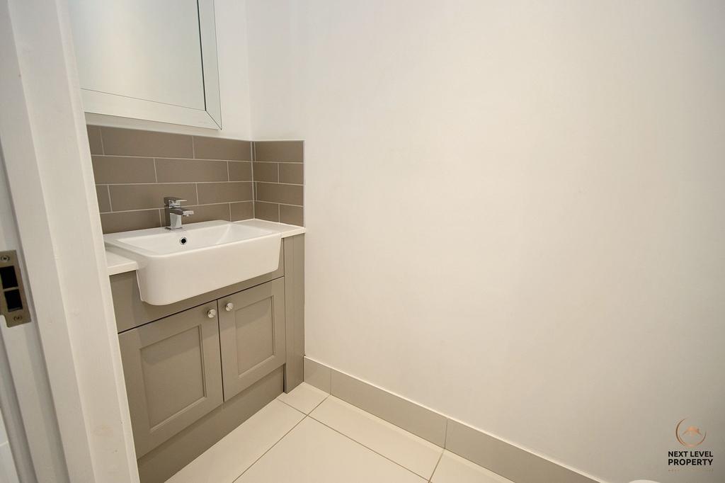 Cloakroom/wc