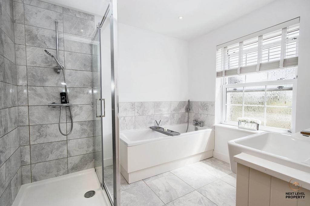 En-Suite Bathroom