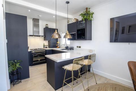 Flat 4, 18 Park Road, Wallington, SM6 8AH