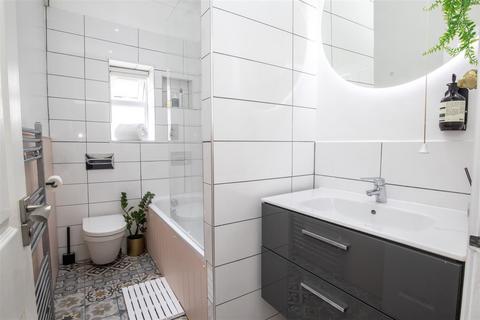 Flat 4, 18 Park Road, Wallington, SM6 8AH