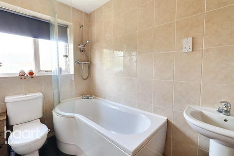 2 Biggs Close, Whetstone, Leicester, LE8 6WG