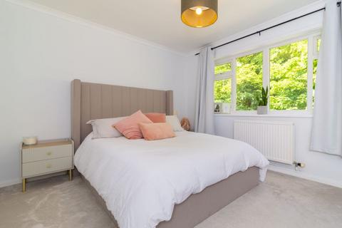 12 Edgeworth Close, Whyteleafe, CR3 0BW