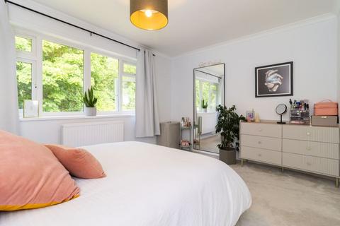12 Edgeworth Close, Whyteleafe, CR3 0BW
