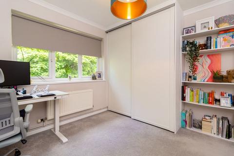 12 Edgeworth Close, Whyteleafe, CR3 0BW