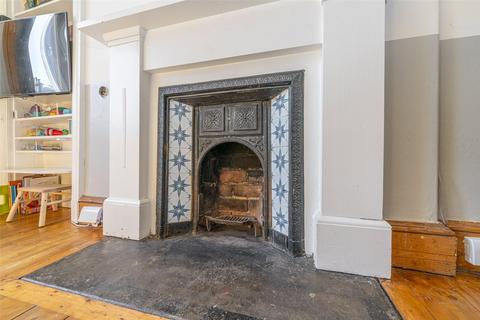 313/6 Easter Road, Edinburgh, EH6 8LH