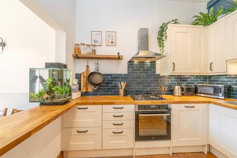313/6 Easter Road, Edinburgh, EH6 8LH